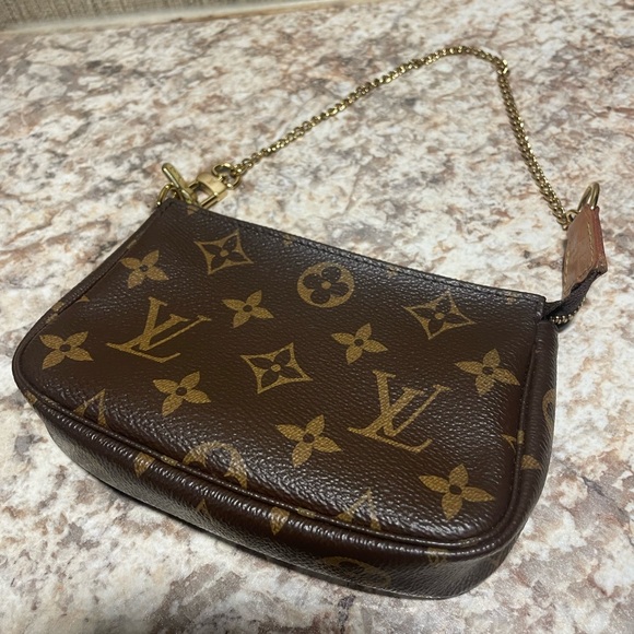 100% Authentic! LV Monogram Mini Pochette Bag w/ Box, & Dustbag Made in France - Picture 7 of 13